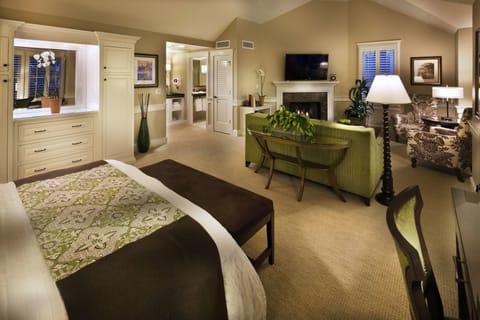 Suite (Epiphany) | Premium bedding, down comforters, pillowtop beds, minibar