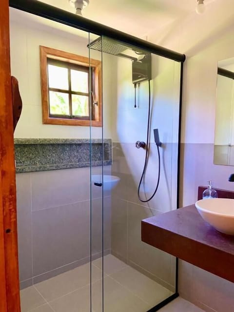 Comfort Triple Room | Bathroom | Shower, rainfall showerhead, towels, toilet paper