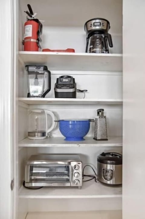 More cooking appliances for baking, coffee, toast etc.