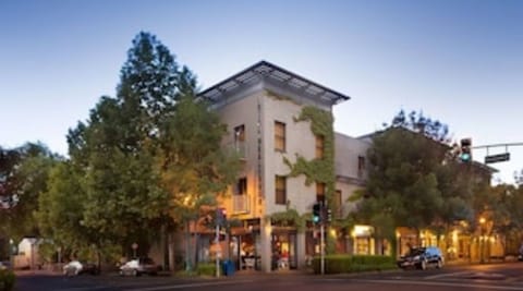 Downtown Healdsburg (20 Minutes)