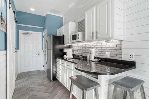 Kitchenette area with full size refrigerator