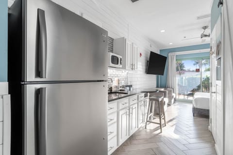 Kitchenette area with full size refrigerator