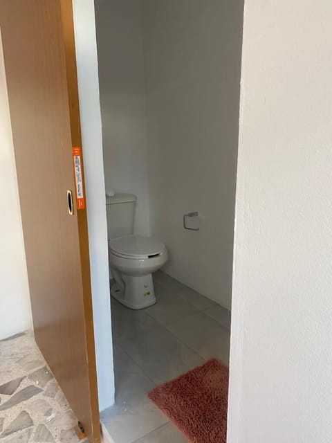 Standard 32 | Bathroom