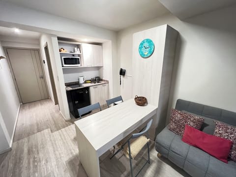 City Studio Suite | Private kitchen | Freezer