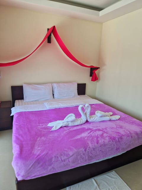 Classic Double Room | In-room safe, individually furnished, free WiFi, bed sheets