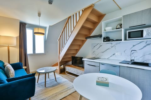 Apartment, 1 Bedroom, Sea View, Mezzanine (sans balcon) | Premium bedding, minibar, in-room safe, blackout drapes