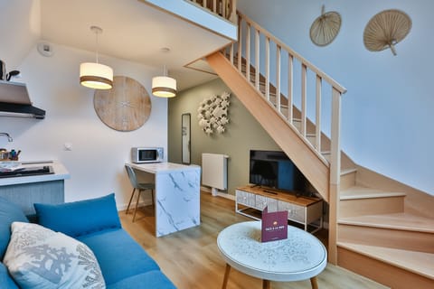 Apartment, 1 Bedroom, Sea View, Mezzanine (sans balcon) | Premium bedding, minibar, in-room safe, blackout drapes