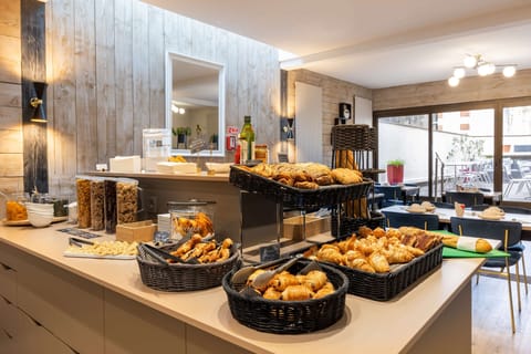 Daily buffet breakfast (EUR 18 per person)