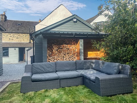 Sitting-out-area | Fonseca Cottage, Aberfeldy