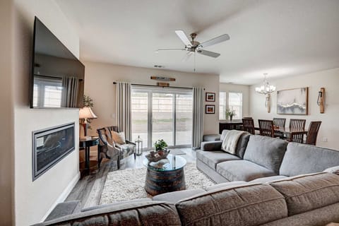 Spacious living room