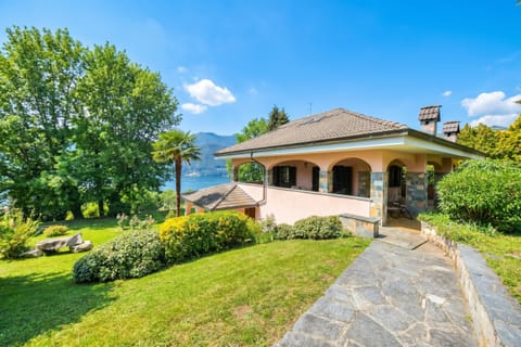 Family House, Multiple Bedrooms, Lakeside (Casa Serena park and Lake View) | Exterior