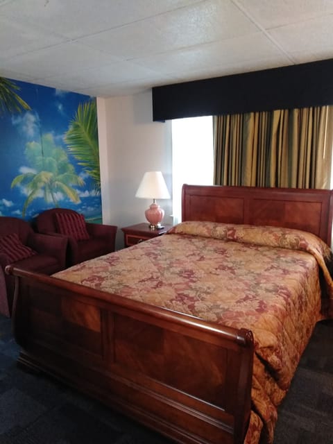 Honeymoon Suite, 1 Queen Bed | Down comforters, pillowtop beds, individually furnished, desk