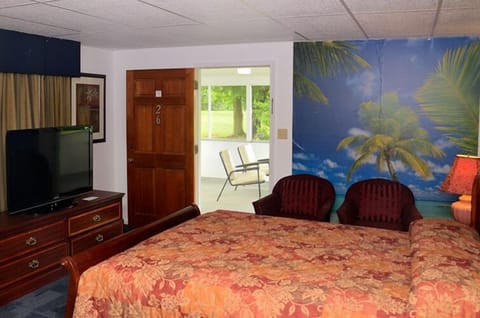 Honeymoon Suite, 1 Queen Bed | Down comforters, pillowtop beds, individually furnished, desk