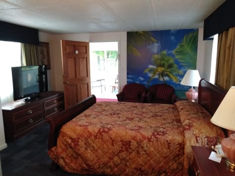 Honeymoon Suite, 1 Queen Bed | Down comforters, pillowtop beds, individually furnished, desk