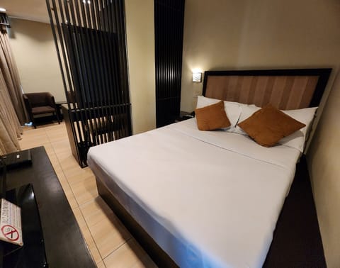 Deluxe Double Room | Free WiFi, bed sheets