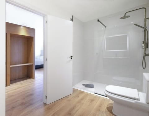 Premium Room, Terrace | Bathroom | Designer toiletries, hair dryer, bidet, towels