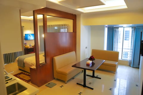 Executive Double Room | Desk, soundproofing, free WiFi, bed sheets