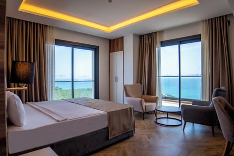 Family Room, Sea View | Premium bedding, laptop workspace, free WiFi