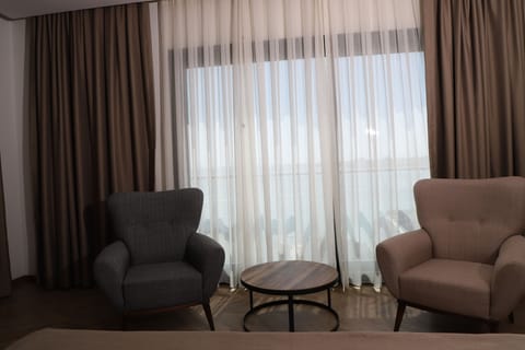 Standard Room, Sea View | Premium bedding, laptop workspace, free WiFi