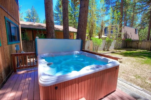 House, 2 Bedrooms | Outdoor spa tub