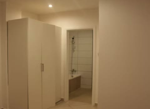 Family Apartment, Accessible, Smoking | Bathroom