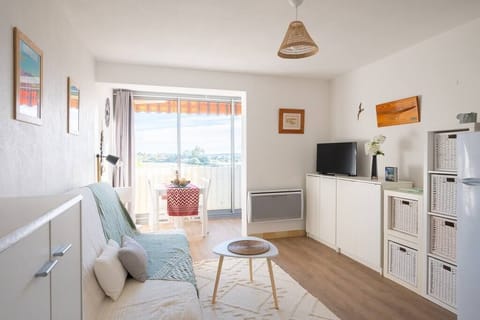 4946cc16 624e 41f2 8a30 590ba016a81c