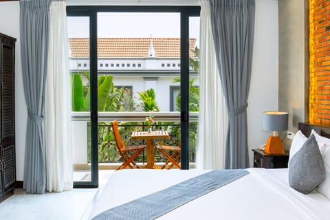 Deluxe Double Room | Minibar, desk, free WiFi, bed sheets