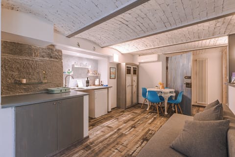 Deluxe Room | Desk, free WiFi