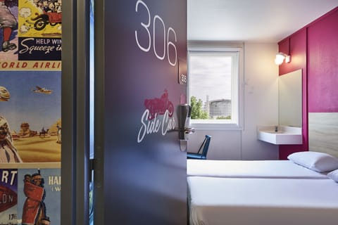 Room, 2 twin beds (Sidecar) | Laptop workspace, soundproofing, travel crib, free WiFi