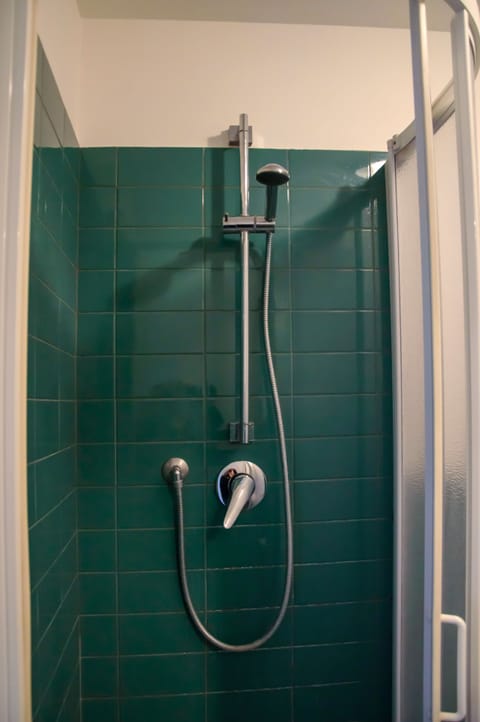 Classic Room | Bathroom | Bathtub, hair dryer, bidet, towels