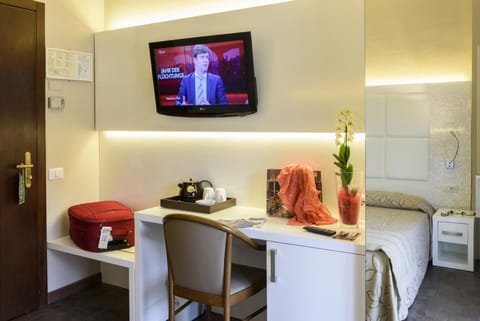 Minibar, in-room safe, desk, free WiFi