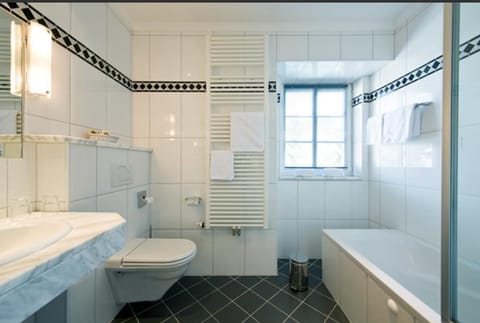 Single Room | Bathroom | Hair dryer, bathrobes, towels