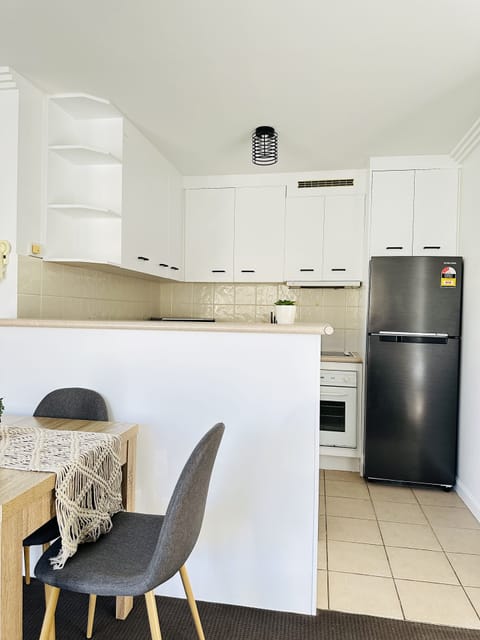 Comfort Apartment | Private kitchen | Microwave, oven, stovetop, toaster