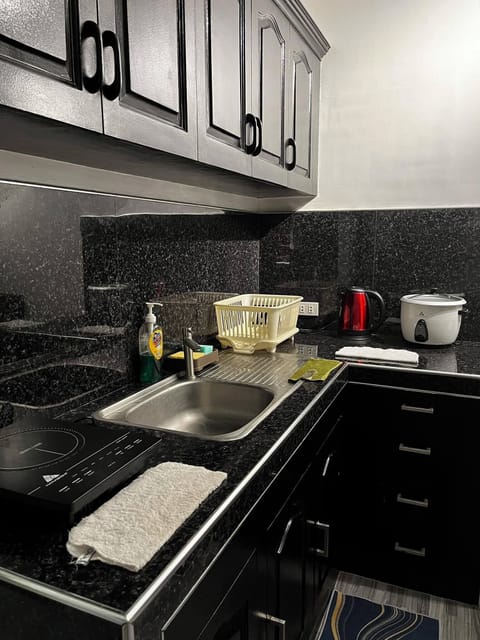 Economy Suite | Private kitchen | Mini-fridge, stovetop, toaster, rice cooker
