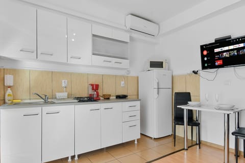 City Apartment | Private kitchen | Full-size fridge, microwave, cookware/dishes/utensils, kitchen islands