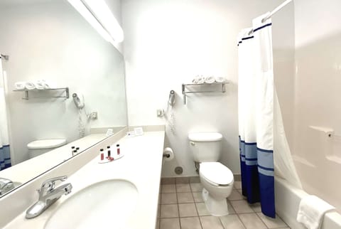 Combined shower/tub, deep soaking tub, free toiletries, hair dryer