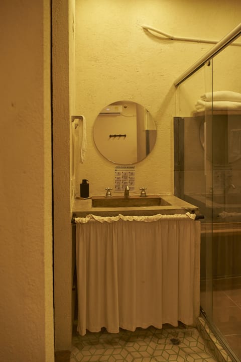 Standard Double Room | Bathroom | Designer toiletries, hair dryer, towels, soap