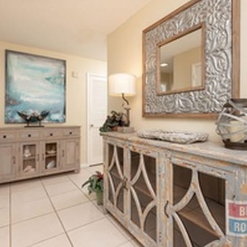 Condo, 3 Bedrooms | Living area