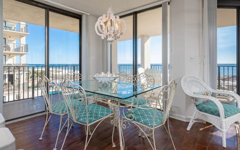 Condo, 3 Bedrooms | Dining