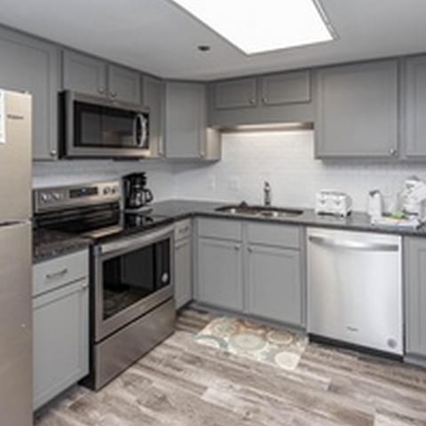 Condo, 3 Bedrooms | Private kitchen | Fridge, oven, coffee/tea maker