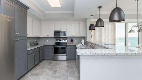 Condo, 4 Bedrooms | Private kitchen | Fridge, oven, coffee/tea maker