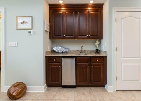 Condo, 3 Bedrooms | Private kitchen | Fridge, oven, coffee/tea maker