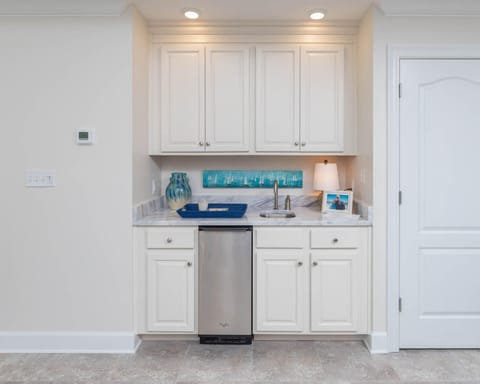 Condo, 3 Bedrooms | Interior