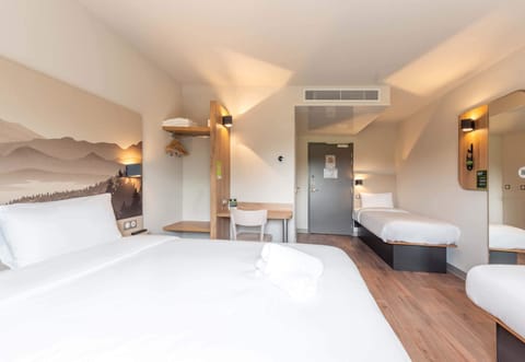 Room (Quadruple) | Desk, laptop workspace, blackout drapes, free cribs/infant beds