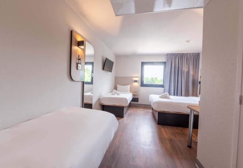 Room (Quadruple) | Desk, laptop workspace, blackout drapes, free cribs/infant beds