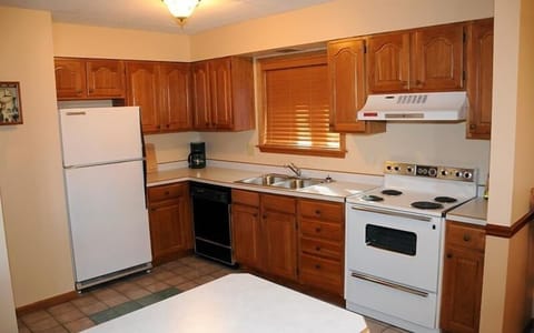 Condo, 2 Bedrooms | Private kitchen | Fridge, oven, coffee/tea maker, toaster