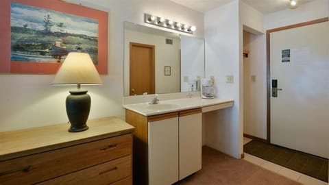 Condo, 3 Bedrooms | Interior