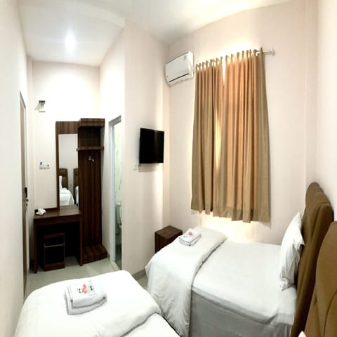 Premium Twin Room | Desk, soundproofing, free WiFi, bed sheets