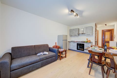 Standard Studio, Mountain View (Studio Genzianella Ski In-Ski Out) | Living area | 21-inch TV with digital channels