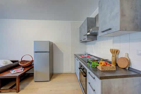 Standard Studio, Mountain View (Studio Genzianella Ski In-Ski Out) | Private kitchen | Fridge, oven, stovetop, espresso maker